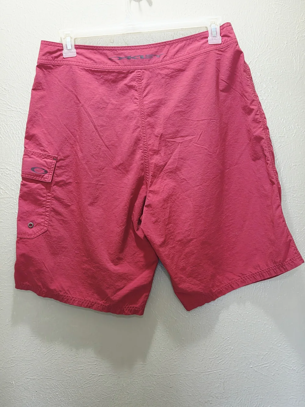 Oakley Board Shorts Mens 34 Red Nylon Swim Trunks Cargo Pocket Surf Beach